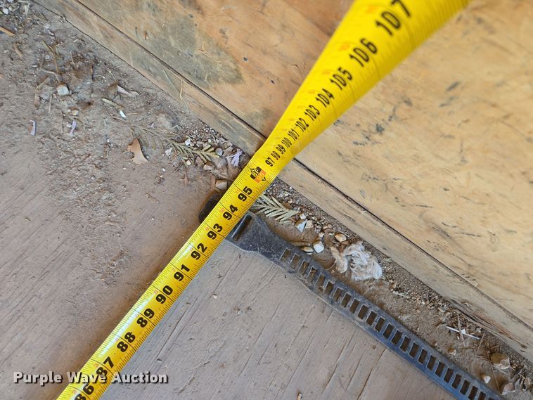 image for item DW2502 2008 United Expressline enclosed cargo trailer