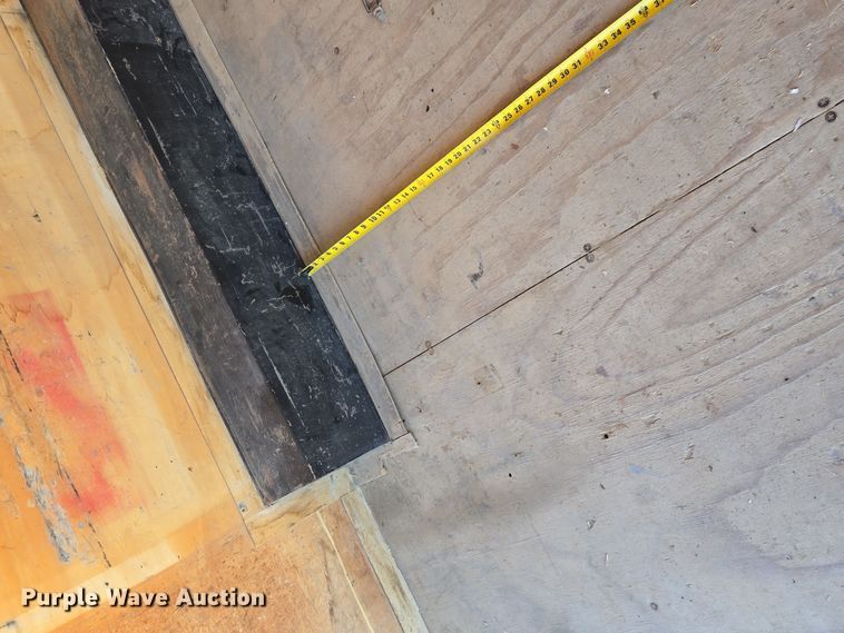 image for item DW2502 2008 United Expressline enclosed cargo trailer