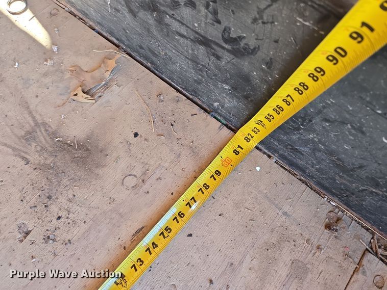 image for item DW2502 2008 United Expressline enclosed cargo trailer