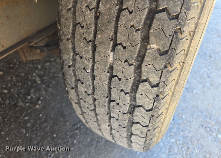 image for item DW2502 2008 United Expressline enclosed cargo trailer