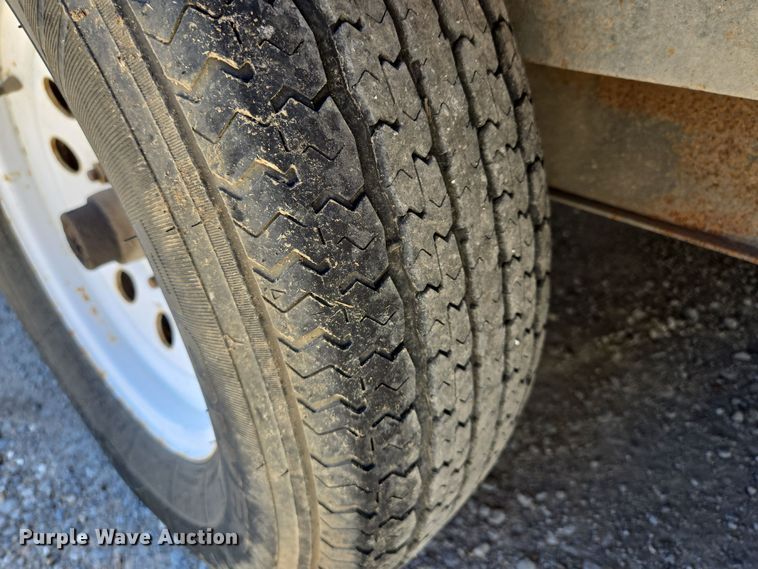 image for item DW2502 2008 United Expressline enclosed cargo trailer