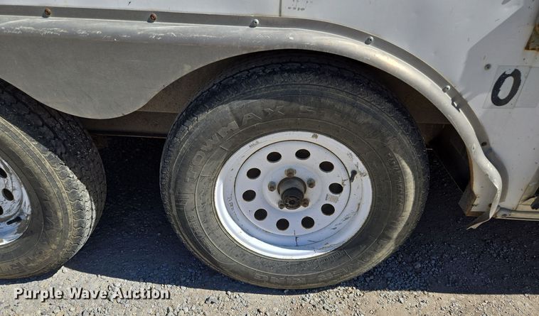 image for item DW2502 2008 United Expressline enclosed cargo trailer