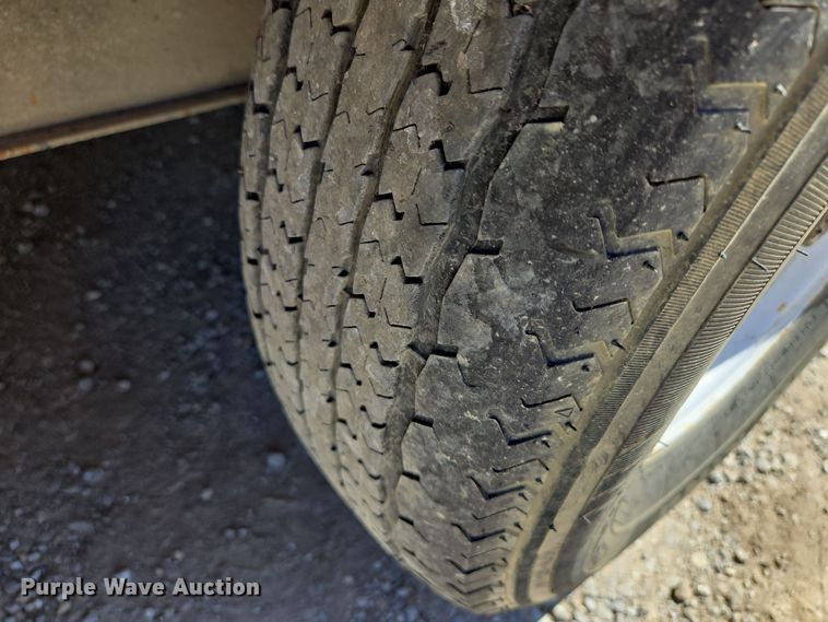 image for item DW2502 2008 United Expressline enclosed cargo trailer