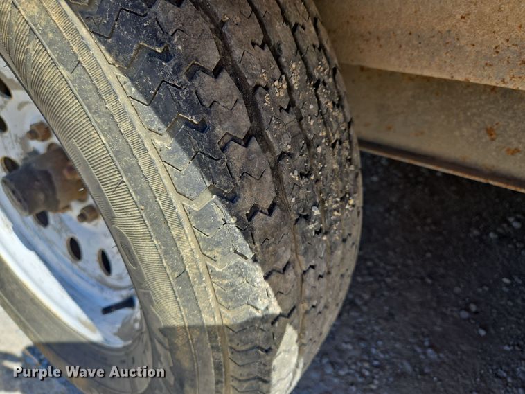 image for item DW2502 2008 United Expressline enclosed cargo trailer