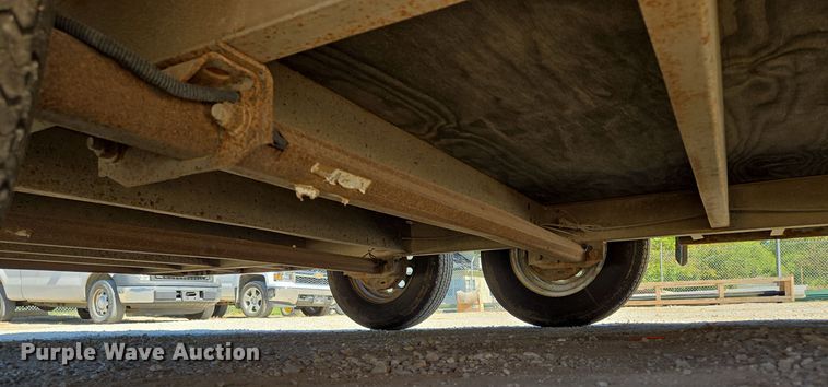 image for item DW2502 2008 United Expressline enclosed cargo trailer