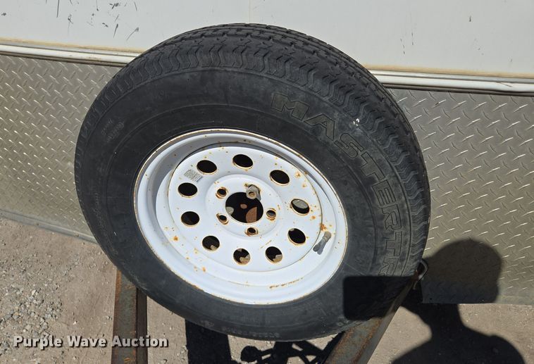 image for item DW2502 2008 United Expressline enclosed cargo trailer