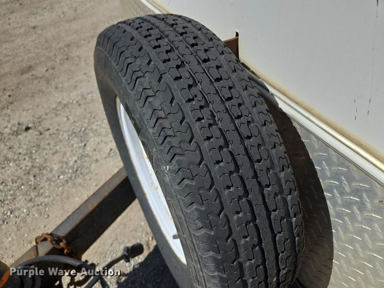 image for item DW2502 2008 United Expressline enclosed cargo trailer