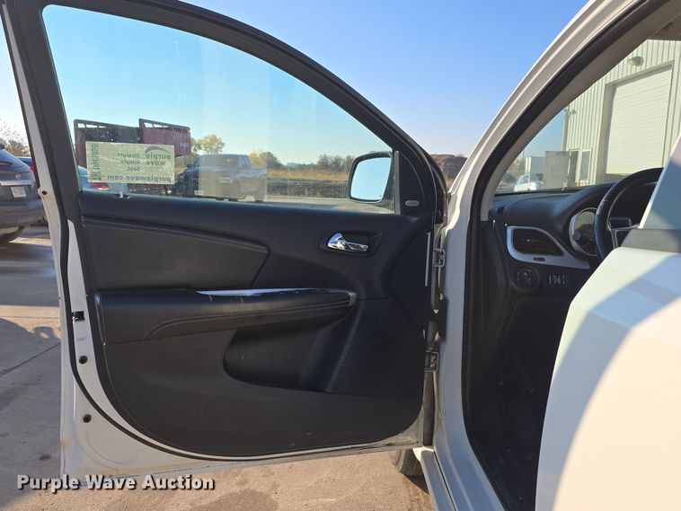 image for item DW3850 2011 Dodge Journey R/T SUV