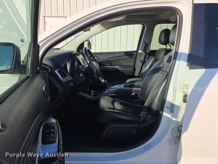 image for item DW3850 2011 Dodge Journey R/T SUV