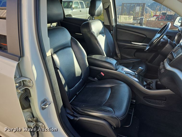 image for item DW3850 2011 Dodge Journey R/T SUV