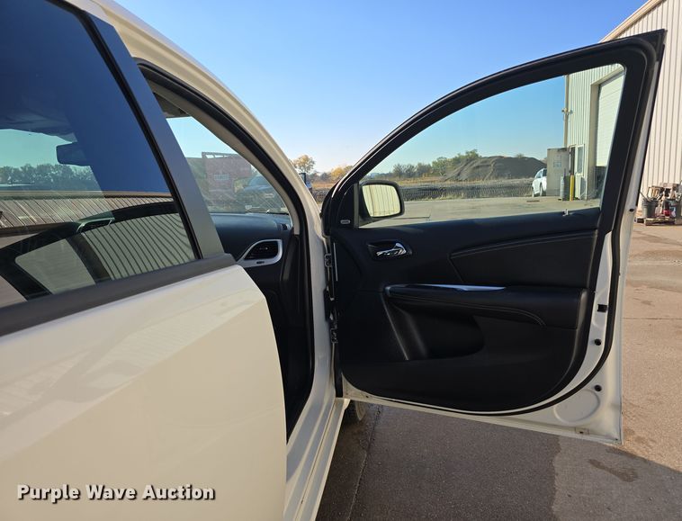 image for item DW3850 2011 Dodge Journey R/T SUV