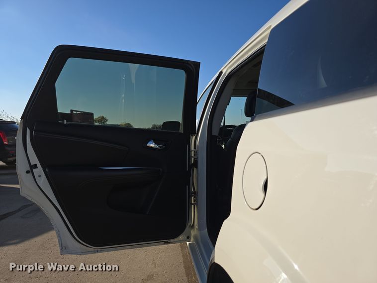 image for item DW3850 2011 Dodge Journey R/T SUV