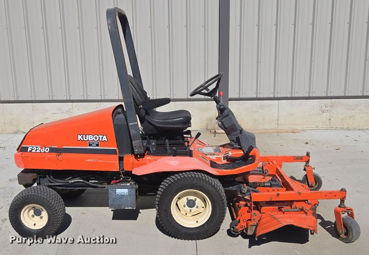 image for item EE8622 Kubota  F2260 lawn mower