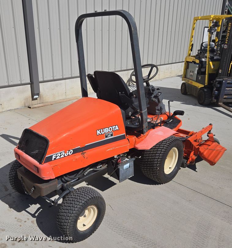 image for item EE8622 Kubota  F2260 lawn mower