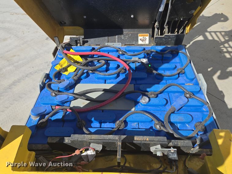 image for item EE8624 Hyster  E30XM2 forklift