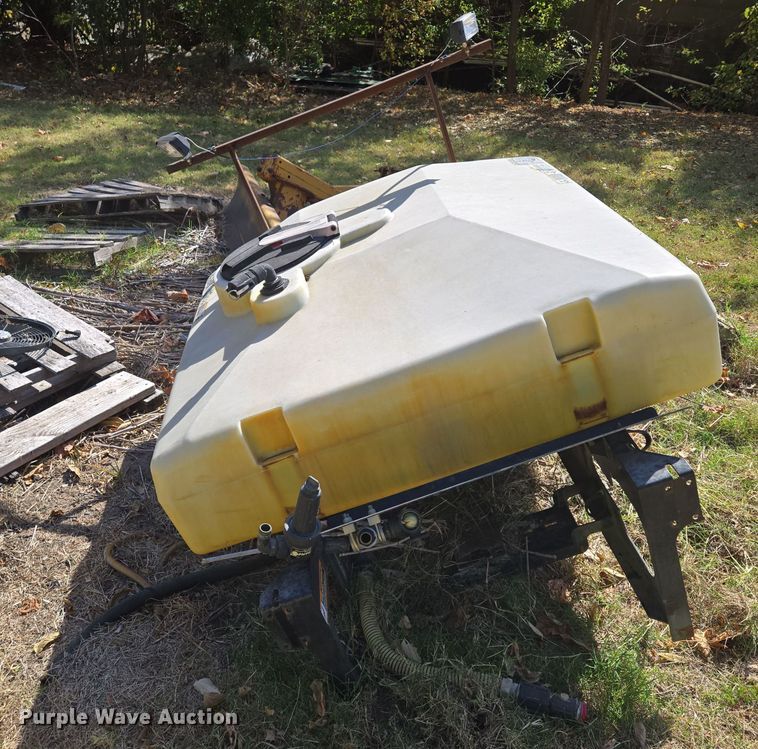 image for item EE8668 John Deere  200 sprayer tank 