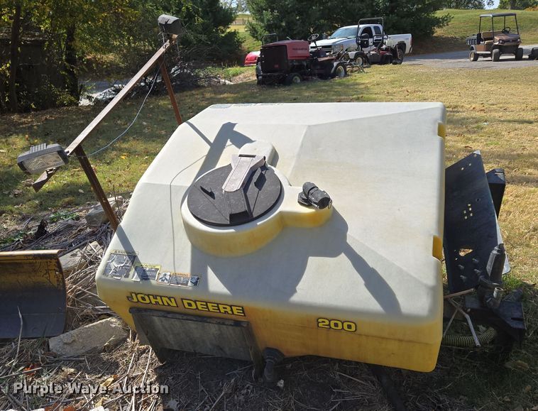 image for item EE8668 John Deere  200 sprayer tank 