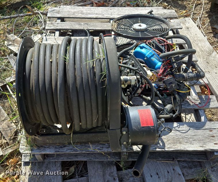 image for item EE8668 John Deere  200 sprayer tank 