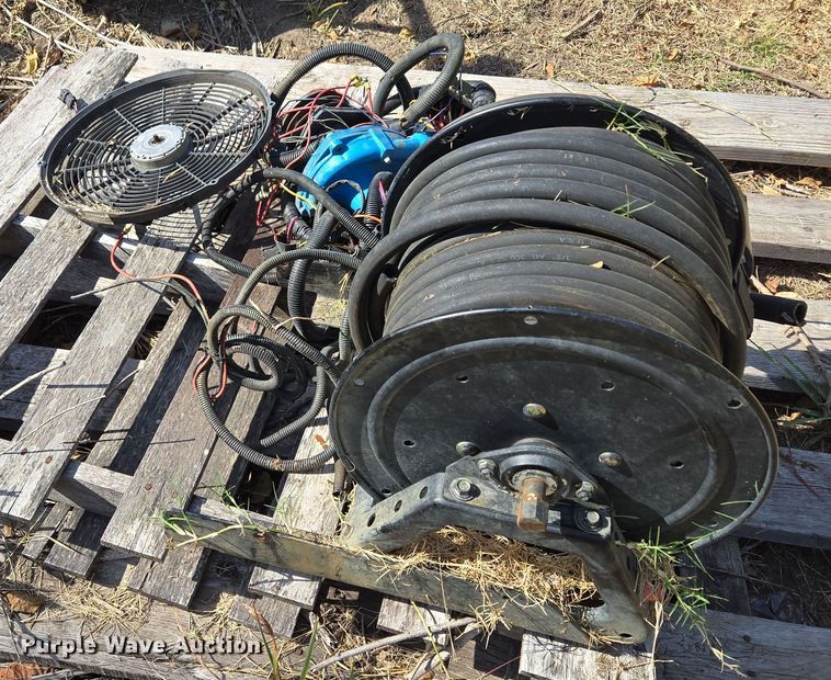 image for item EE8668 John Deere  200 sprayer tank 