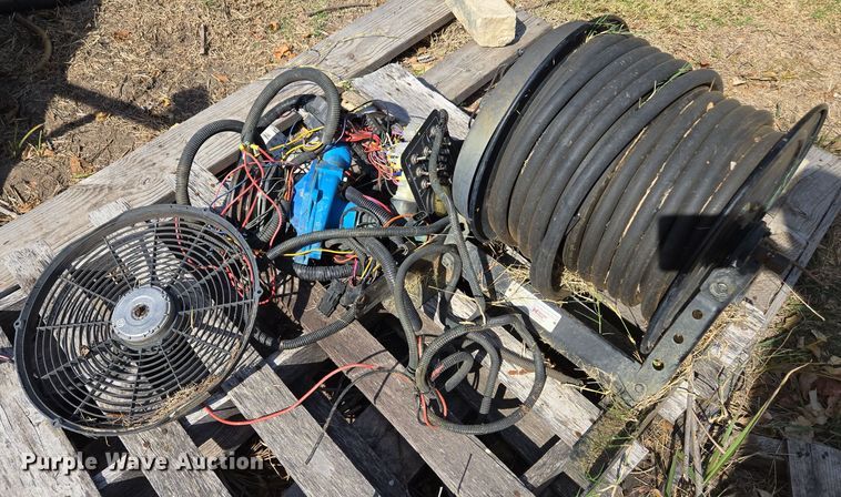 image for item EE8668 John Deere  200 sprayer tank 