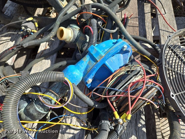 image for item EE8668 John Deere  200 sprayer tank 