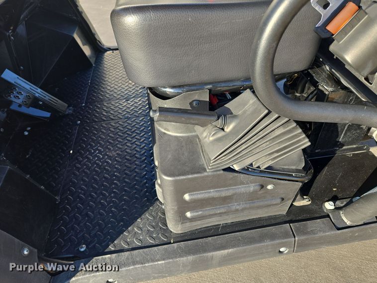 image for item EE8671 2022 Kawasaki  KAF620Z Mule utility vehicle