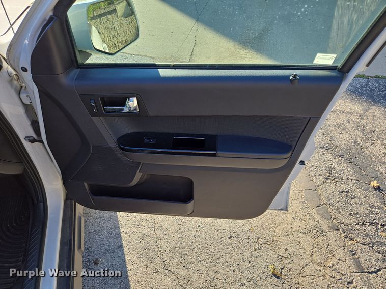 image for item EE8676 2012 Ford Escape Limited SUV