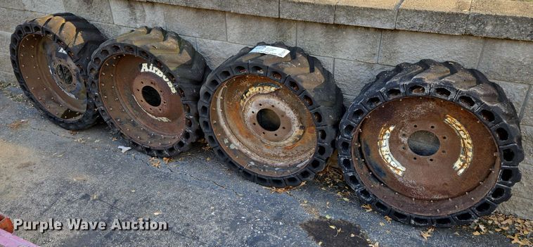 image for item EE8678 (4) skid steer solid tires and wheels