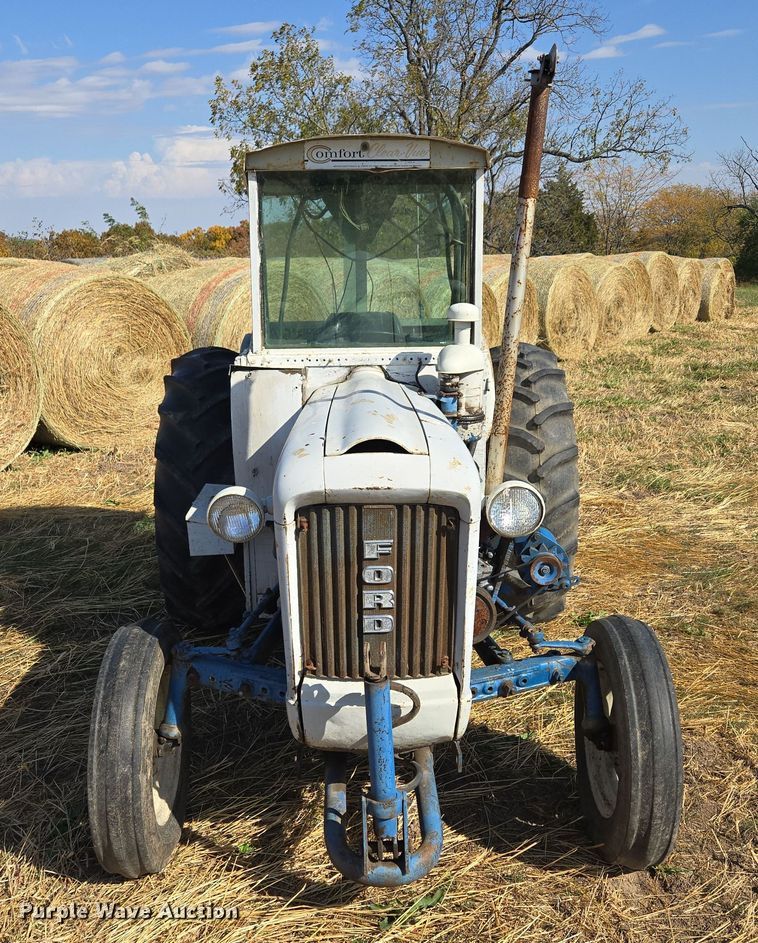 image for item EE8683 Ford  4000 tractor