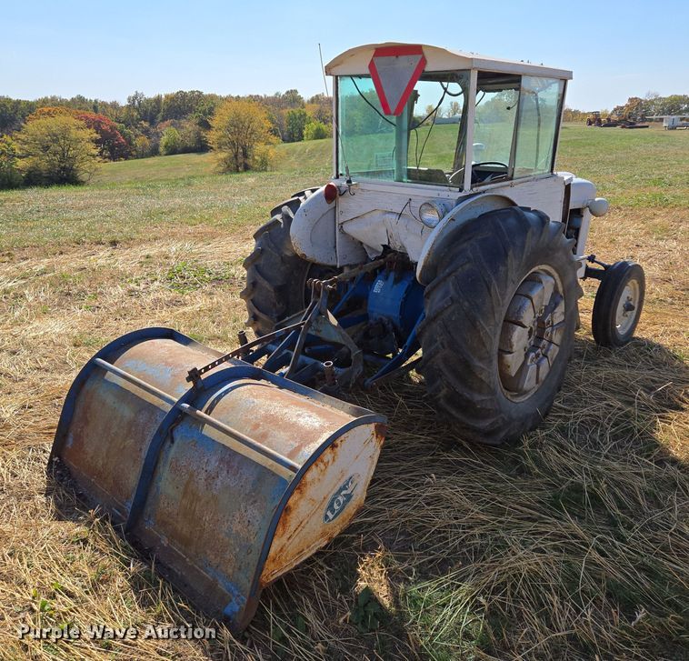 image for item EE8683 Ford  4000 tractor