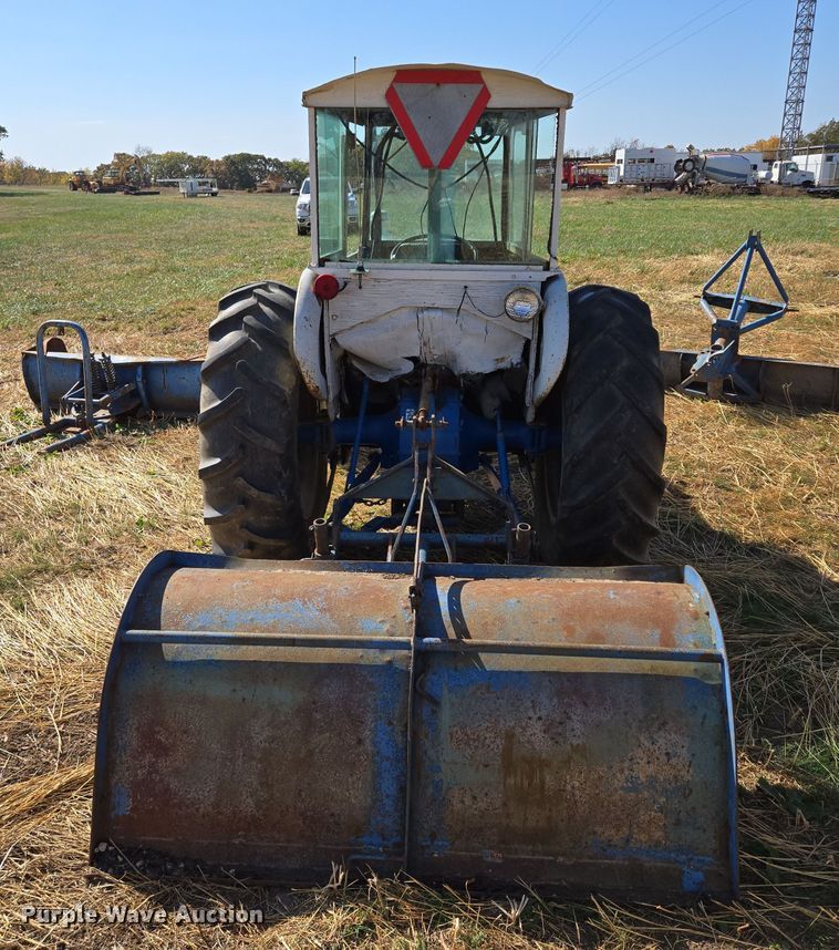 image for item EE8683 Ford  4000 tractor