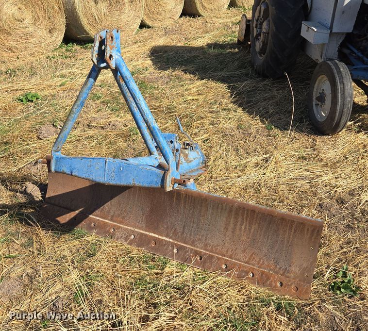 image for item EE8683 Ford  4000 tractor