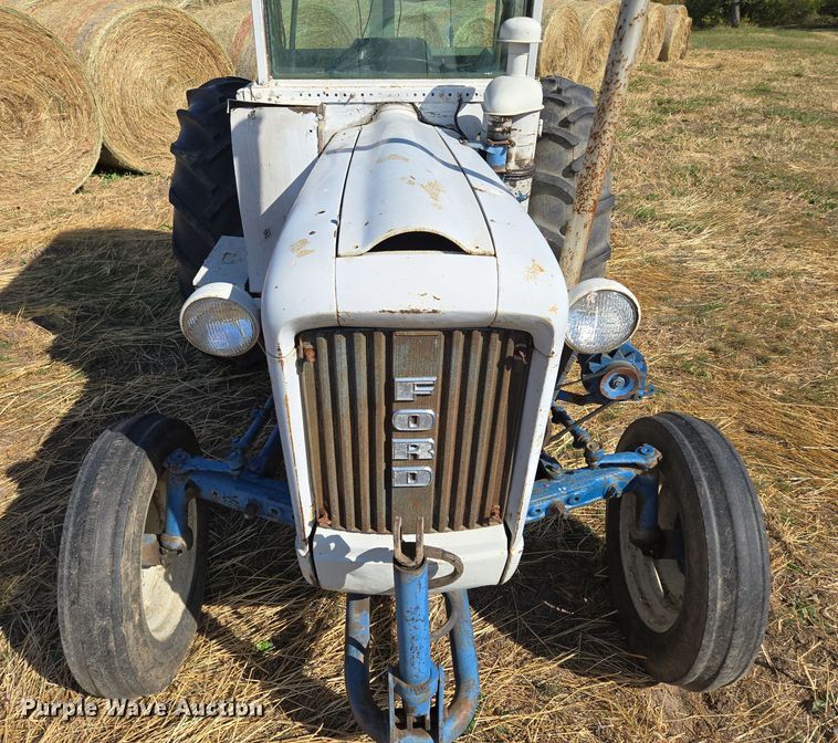 image for item EE8683 Ford  4000 tractor