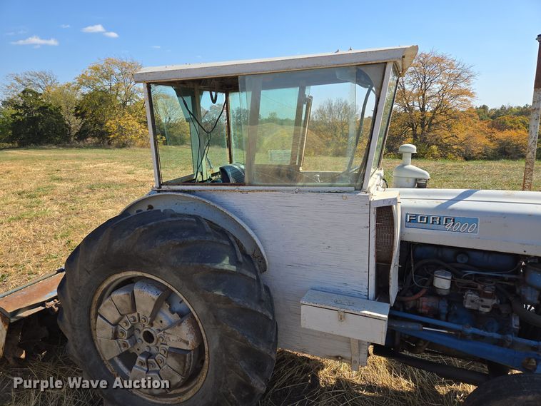 image for item EE8683 Ford  4000 tractor