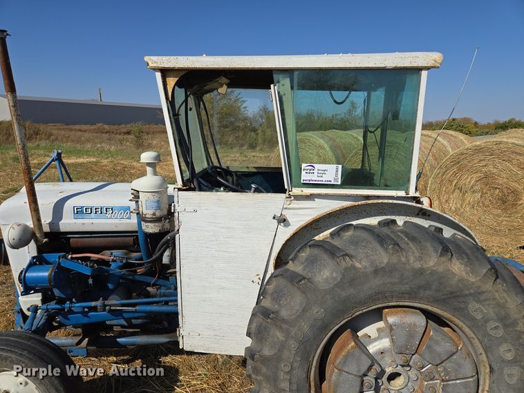 image for item EE8683 Ford  4000 tractor