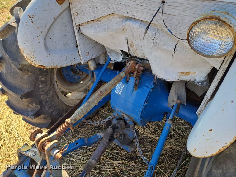 image for item EE8683 Ford  4000 tractor