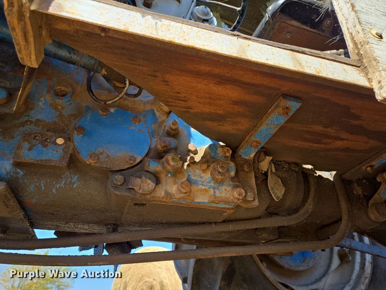 image for item EE8683 Ford  4000 tractor