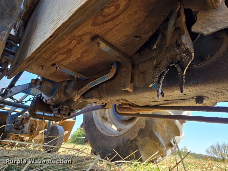 image for item EE8683 Ford  4000 tractor