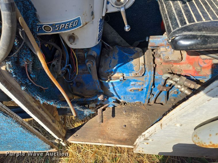 image for item EE8683 Ford  4000 tractor