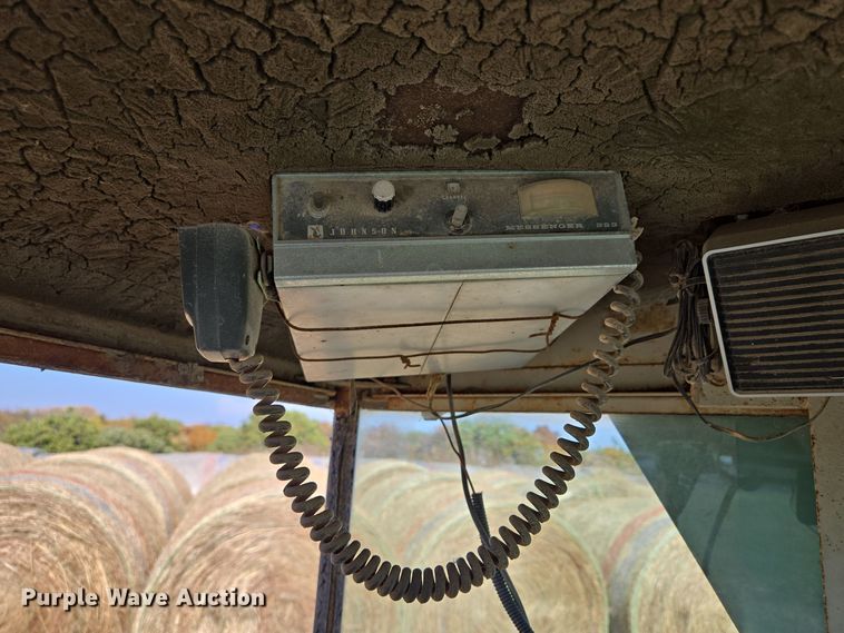 image for item EE8683 Ford  4000 tractor