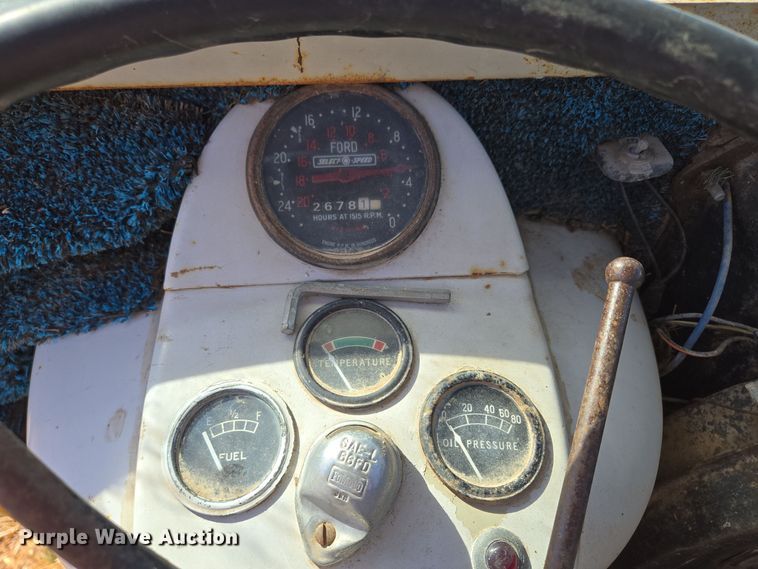 image for item EE8683 Ford  4000 tractor