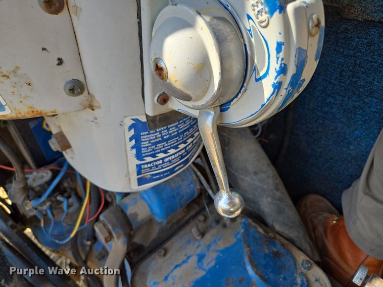 image for item EE8683 Ford  4000 tractor