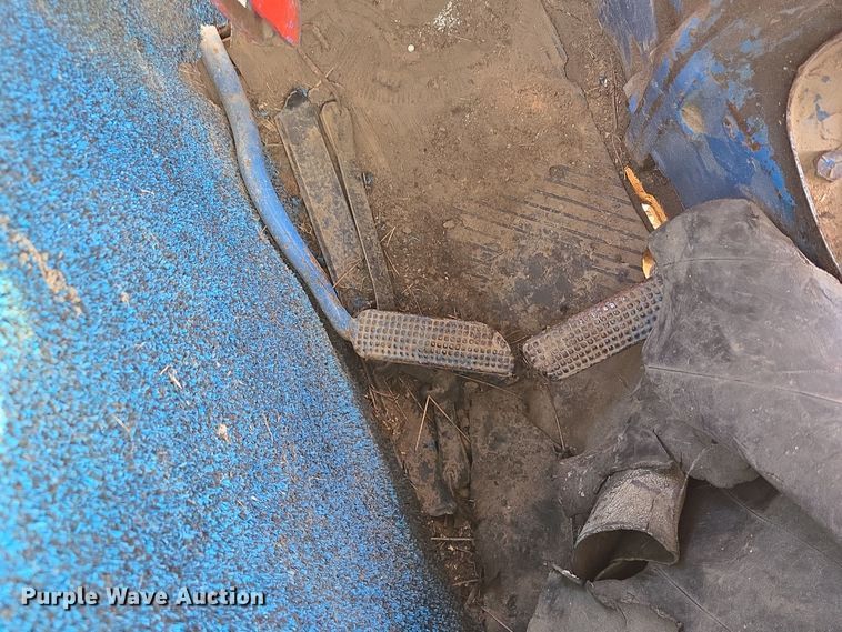 image for item EE8683 Ford  4000 tractor