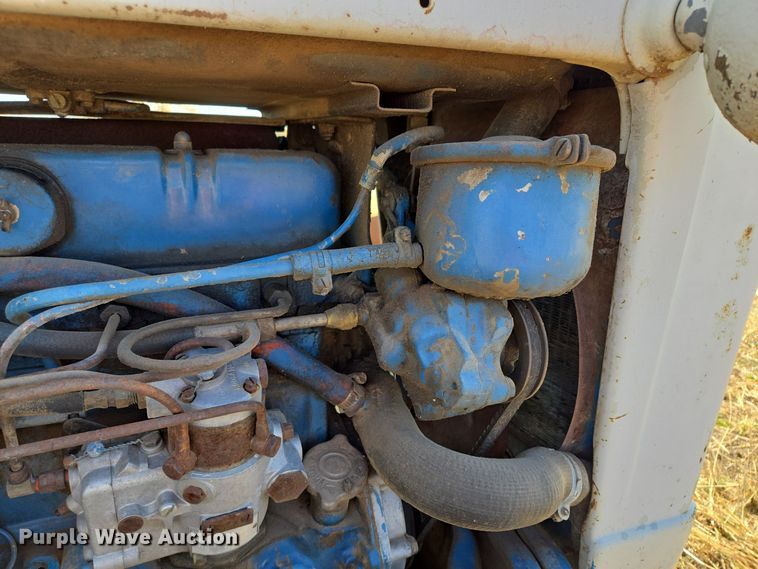 image for item EE8683 Ford  4000 tractor