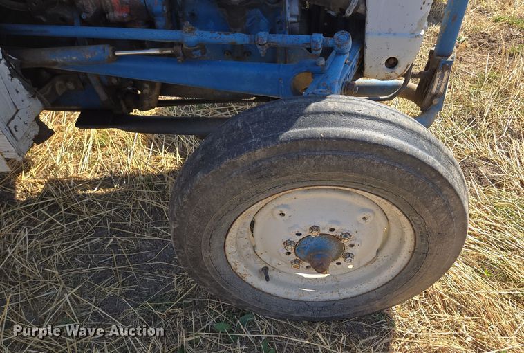 image for item EE8683 Ford  4000 tractor