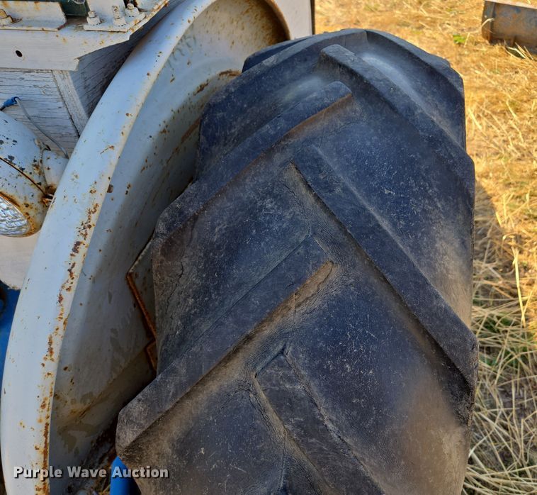 image for item EE8683 Ford  4000 tractor