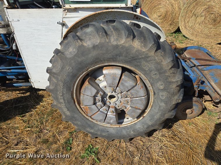 image for item EE8683 Ford  4000 tractor