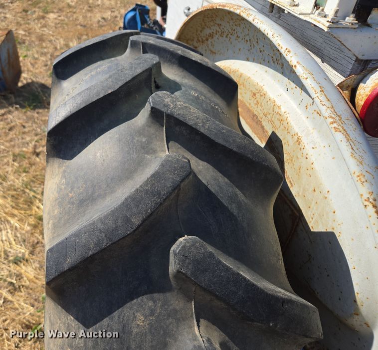 image for item EE8683 Ford  4000 tractor