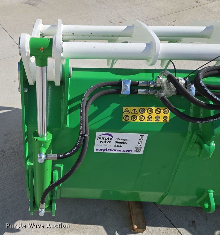 image for item EE8684 Hustler  grapple bucket 