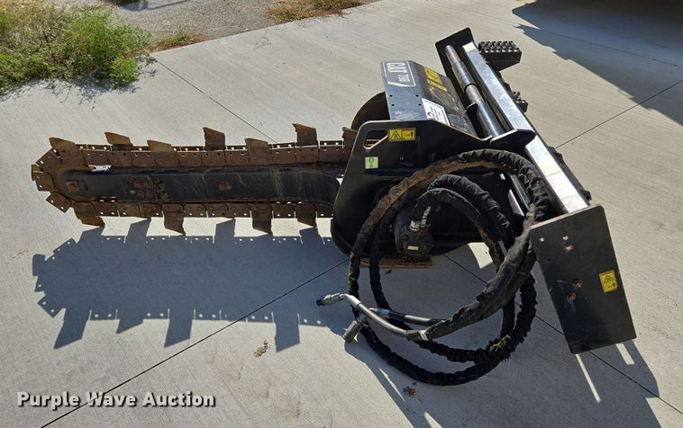 image for item EE8686 Caterpillar  T9B skid steer trencher